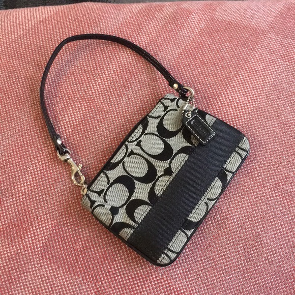 🎁Coach Wristlet - Great Gift Idea 🎁 - Picture 7 of 8
